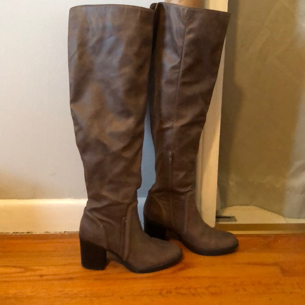 Knee high boots - Picture 3 of 8